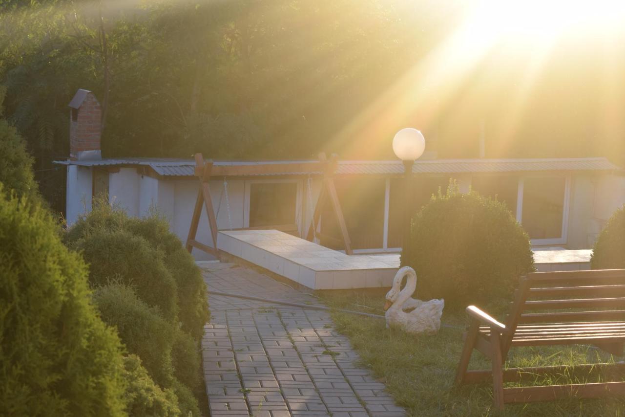 Constancia Hotel Kamianets-Podilskyi Exterior photo